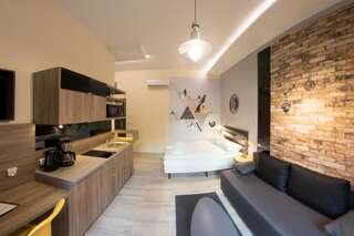 Апарт-отели Yourplace M57 Apartments Краков Номер-студио Делюкс-16